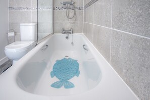 Combined shower/bathtub - St. Julians View - 1 Bedroom - Tenby (Tenby)