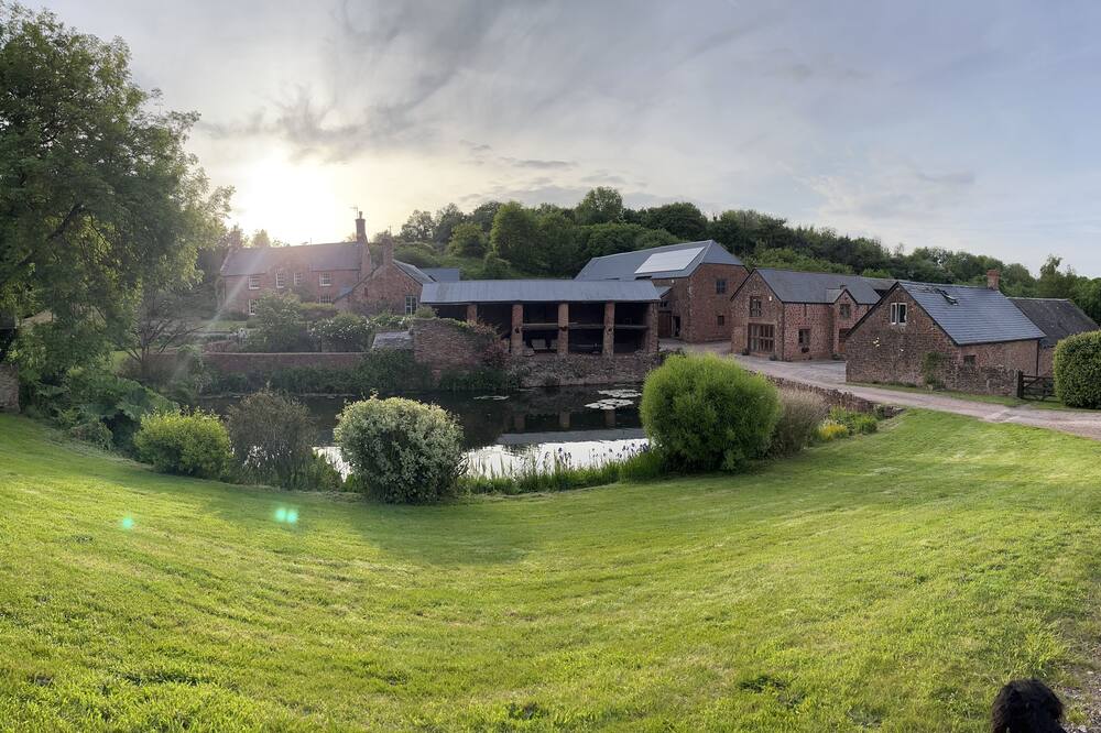 A Very Spacious Cottage in a Beautiful Location - near Quantock Hills & Exmoor