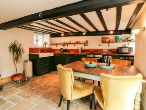 Cottage | Cuisine privée | Réfrigérateur, batterie de cuisine, vaisselle et ustensiles