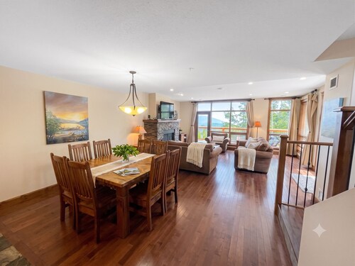TimberStone 25 - Golf - Ski - Hike - Chill - Private Hot Tub - Sleeps 11