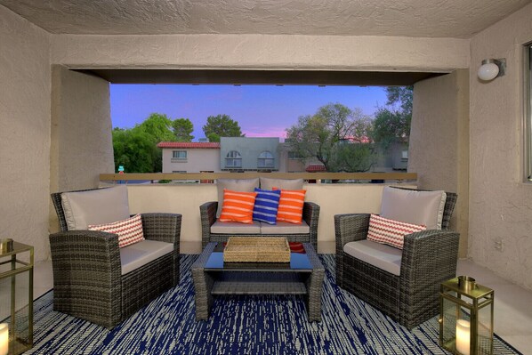 Property grounds - Beautiful 2 BR modern and spacious ScottsdaleCondo (Scottsdale)