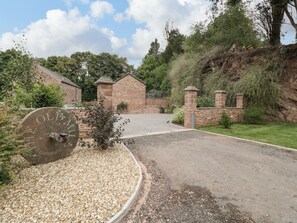 Cottage | Property grounds - The Old Mill Bake House (Ross-on-Wye)