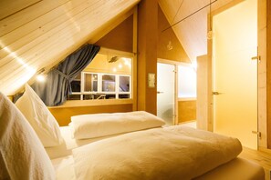 2 bedrooms, travel crib, free WiFi, bed sheets