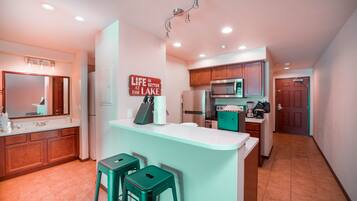 Frigorífic, microones, forn i placa de cuina