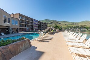 Pool - Grandview 610 Waterfront condo on Lake Chelan (Chelan)