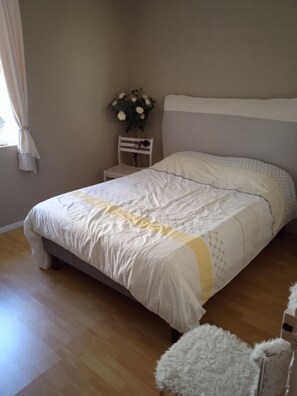 3 bedrooms, iron/ironing board, bed sheets