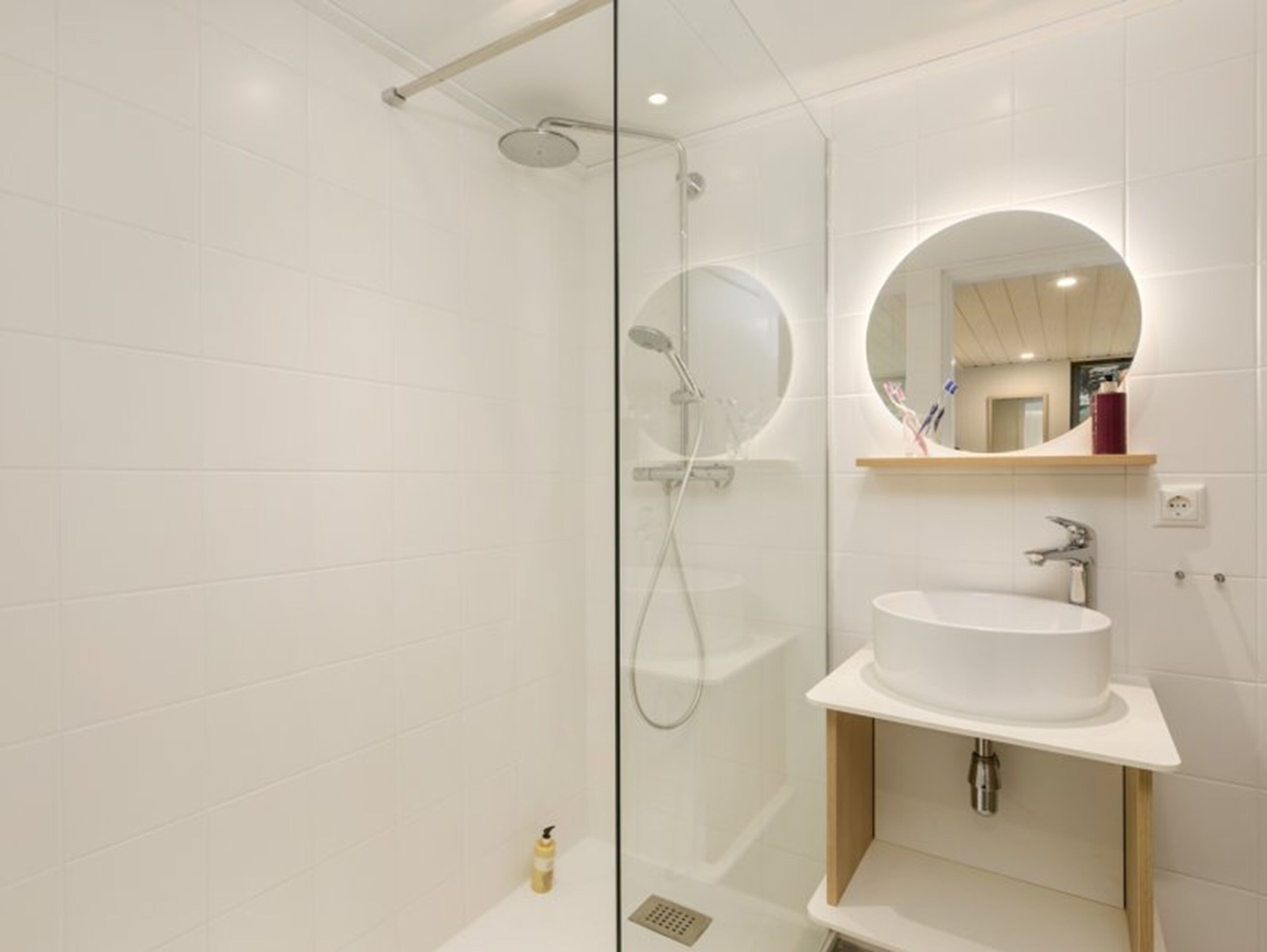premium double room | bathroom | shower, hair dryer, towels