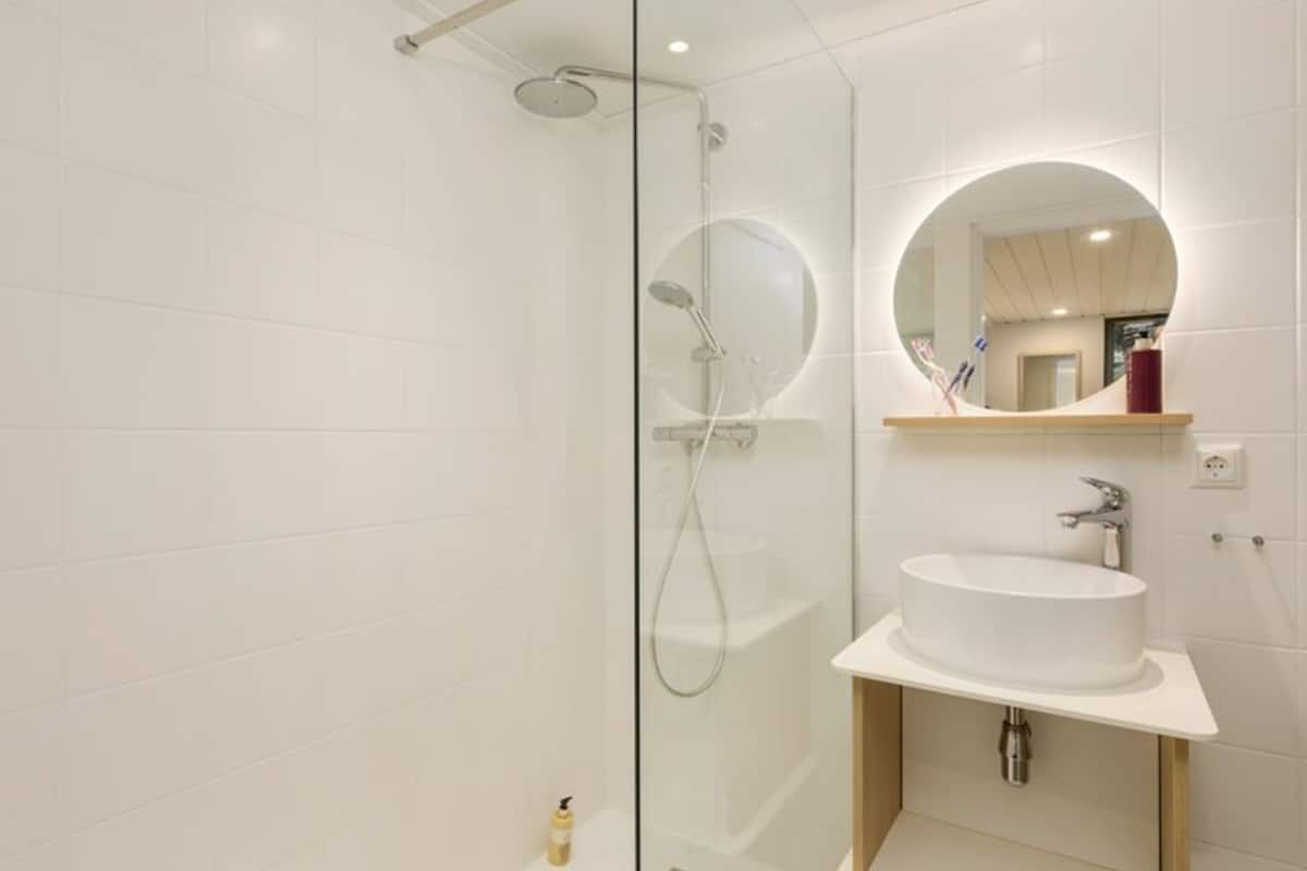 premium double room | bathroom | shower, hair dryer, towels