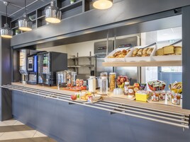 Buffet breakfast for a fee on weekends