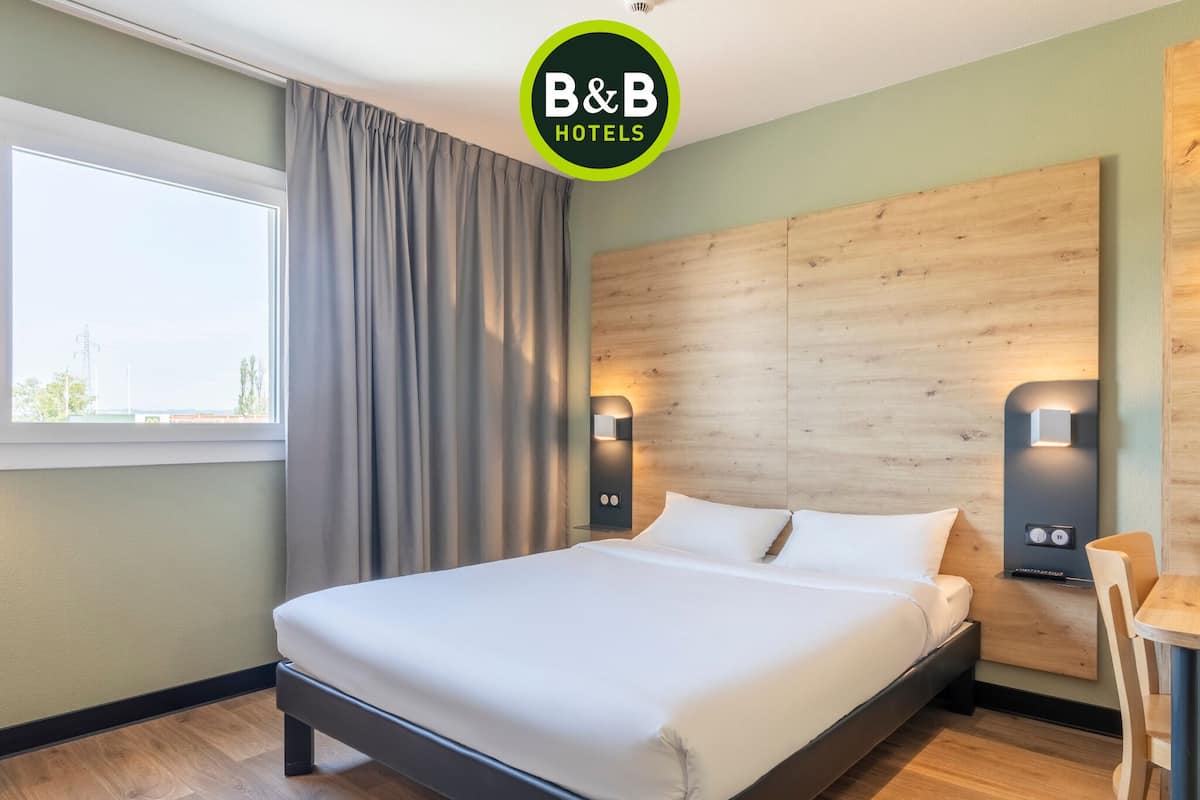 Habitación doble | Escritorio, insonorización, wifi gratis y ropa de cama