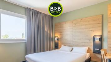 Double Room | Desk, soundproofing, free WiFi, bed sheets