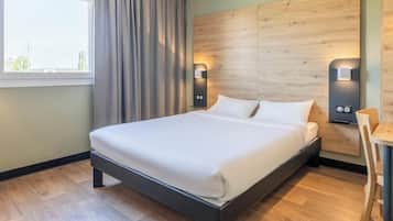 Chambre Double | Bureau, chambres insonorisées, Wi-Fi gratuit, draps fournis