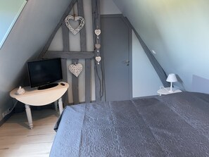 3 slaapkamers, een strijkplank/strijkijzer, reisbedje, gratis wifi