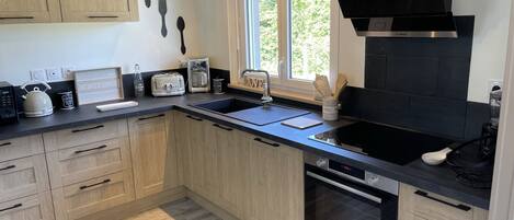 Refrigerador, microondas, horno, placa de cocina