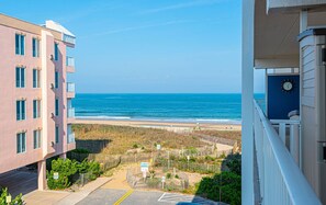 Property grounds - Modern 2BR / 2BA Oceanside Condo with Pool Midtown OC with free WIFI (Ocean City)