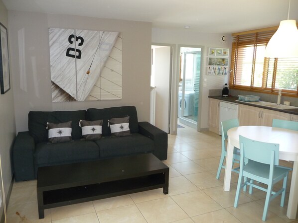Interior - Ground floor terrace apartment (Roscoff)
