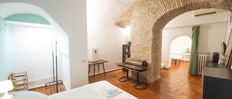 Iron/ironing board, travel cot, free WiFi, bed sheets