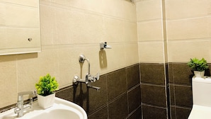 Executive Double Room | Bathroom - Hotel Oak by signature Airport Zone (Hyderabad)