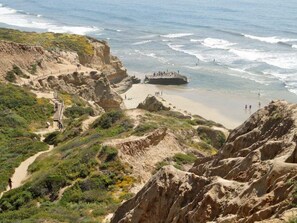 Una spiaggia nelle vicinanze
