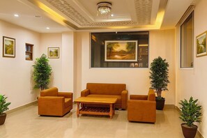 32-inch LED TV with cable channels - HOTEL YEASEL CONTINENTAL (Gangtok)