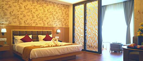 1 dormitori, minibar i escriptori