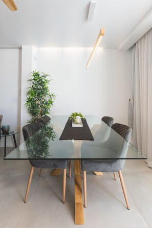 Dining - Modern loft with large pool, private parking & superspeed Wi-Fi (Costa Adeje)