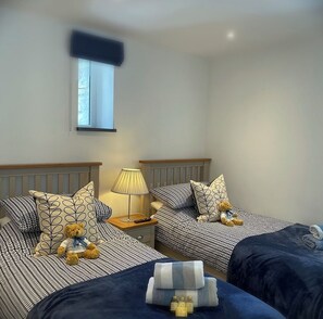 2 bedrooms, iron/ironing board, free WiFi, bed sheets - New luxury converted barn at the foot of Moel Hebog (Beddgelert)