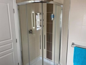 Combined shower/tub, hair dryer, soap, toilet paper