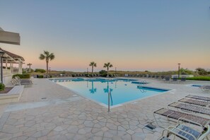 Outdoor pool - Recently Renovated Oceanfront Condo, Private Resort +Free Attraction Tickets! (Myrtle Beach)