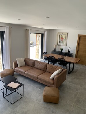 Smart TV - SUPERB VILLA BEAUTIFUL SWIMMING POOL LARGE TERRACE PEACEFUL GARDEN PETANQUE COURT (Figari)