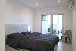 2 bedrooms, desk, iron/ironing board, travel cot