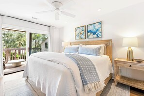 4 bedrooms, desk, iron/ironing board, free WiFi