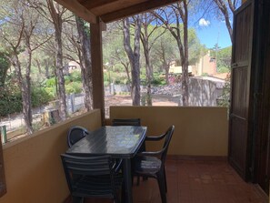Outdoor dining - App. 3/4 ps (Santa Margherita di Pula)