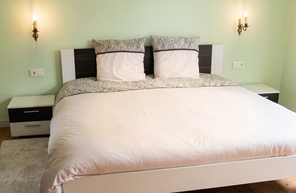 3 chambres, fer et planche à repasser, lit parapluie, Wi-Fi gratuit