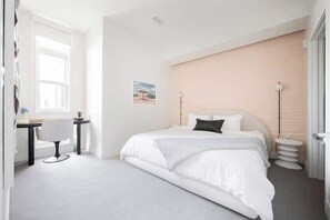 1 bedroom, desk, iron/ironing board, WiFi