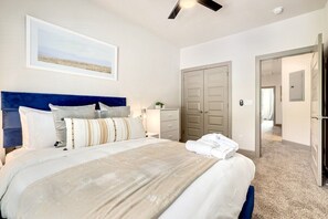 3 bedrooms, iron/ironing board, WiFi, bed sheets - Pedalers Pad - Hot Tub - Downtown Bentonville (Bentonville)