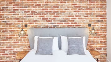 1 bedroom, iron/ironing board, internet, bed sheets