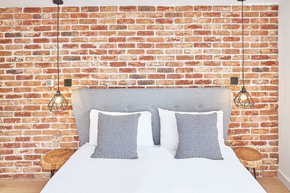 1 bedroom, iron/ironing board, internet, bed sheets