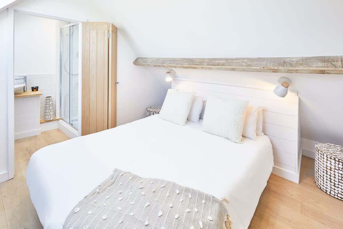 2 habitaciones, tabla de planchar con plancha y acceso a internet 