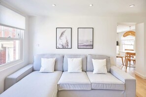 TV - Host & Stay | Cosy Coastal (Whitby)