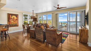 Fernseher, Bücher, Stereoanlage