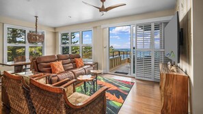 Fernseher, Bücher, Stereoanlage