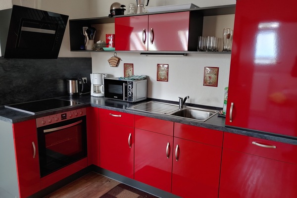 Coffee/tea maker, fridge, microwave, stovetop
