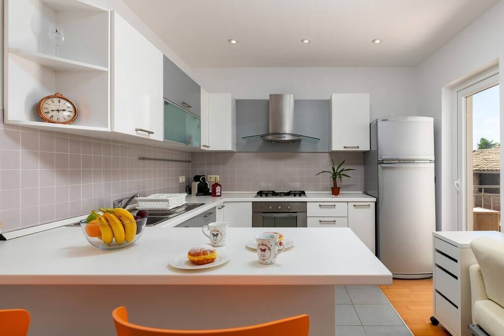 Geladeira, fogão, cooktop, lava-louças