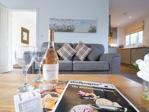 Interior - Stunning Coastal Cottage - Sleeping 5 in 2 Bedrooms - Pool and Beach Access Included. (Filey)