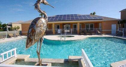 3 Bed Town Home With Splash Pool! 3 Bedroom Townhouse by RedAwning