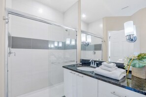 Casa de ciudad, 3 habitaciones | Baño | Toallas