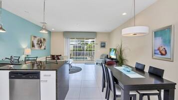 Townhome, 3 Bedrooms | Private kitchen