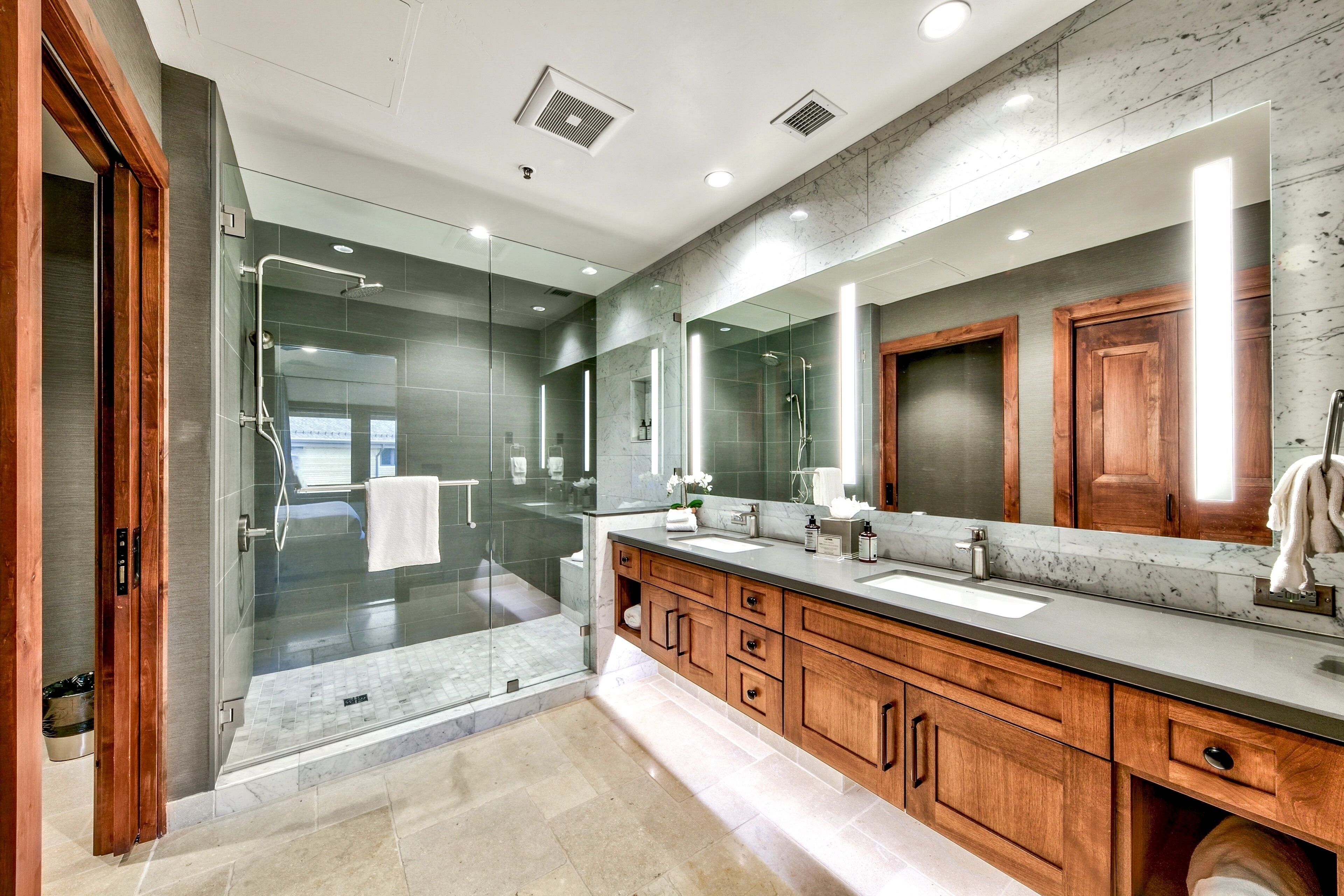 Condo, 2 Bedrooms | Bathroom | Towels, shampoo