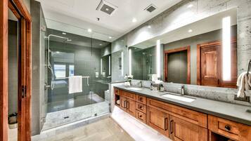 Condo, 2 Bedrooms | Bathroom | Towels, shampoo